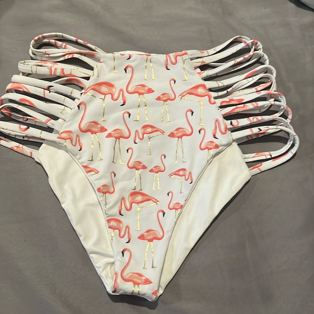 Cheeky bliss folks flamingos scrappy high waisted bottoms small. White and pink.
